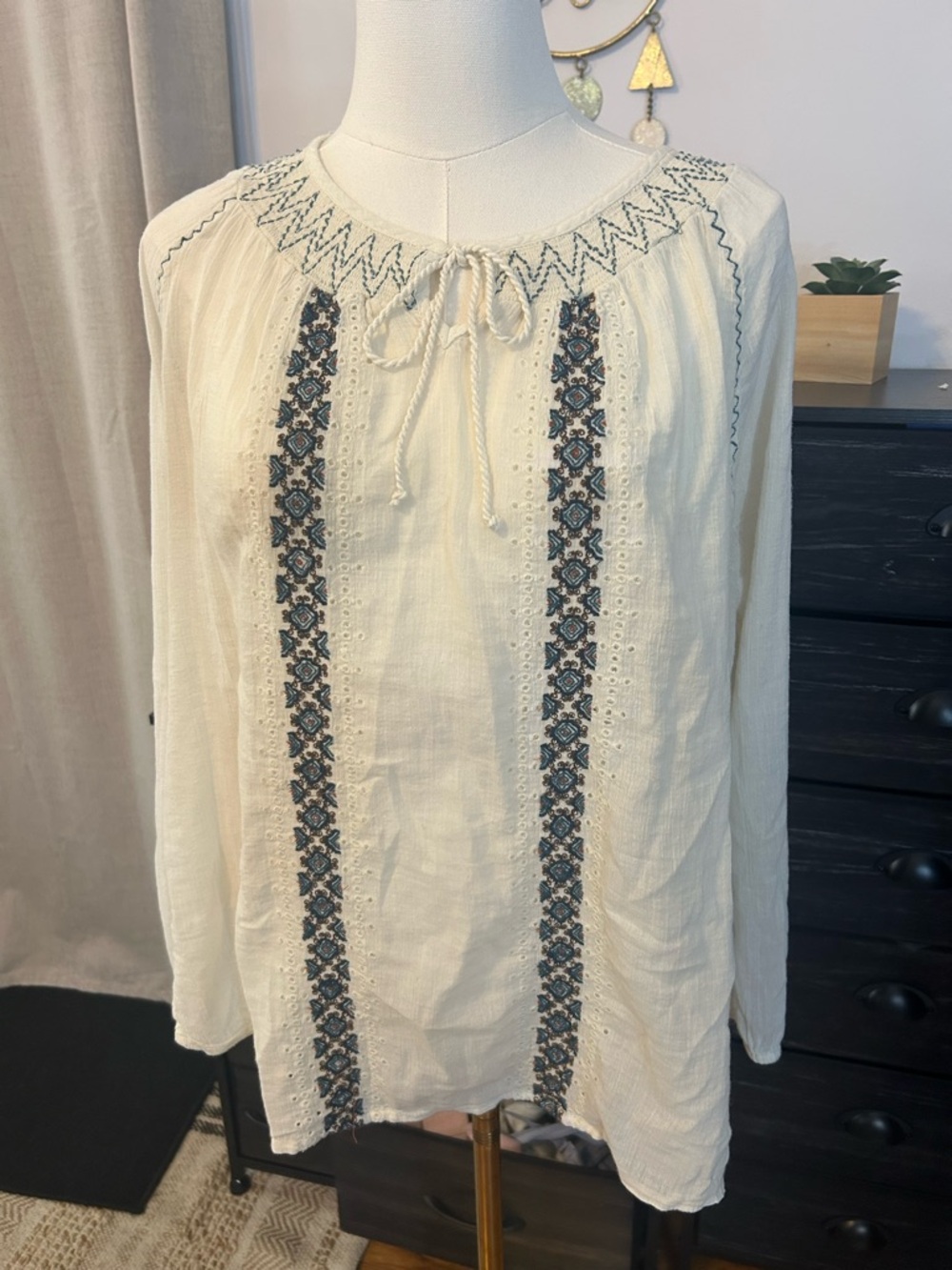 Women’s 100% Cotton Cream Embroidered Peasant Tunic Size Large